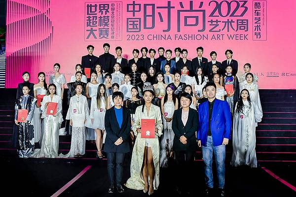 马斯克的心灵炼狱：一个亿万富翁的自我折磨与商业哲学