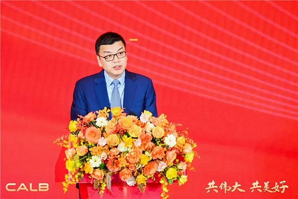 加密货币市场风云变幻：ETH上演绝地反击，BTC和SOL能否后来居上？
